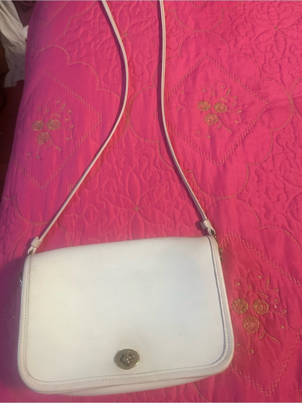 coach vintage bag off white color
